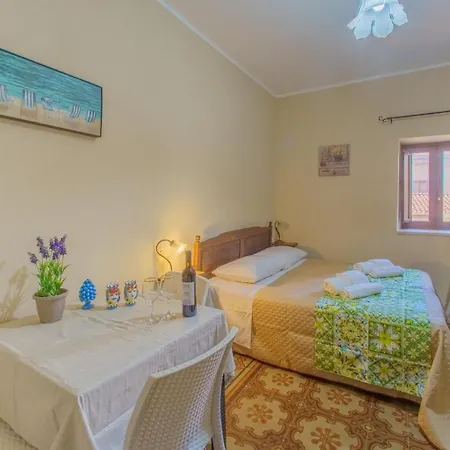 Domus Aurea Apartment *